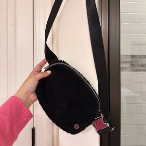 Lululemon Everywhere Belt Bag Fleece